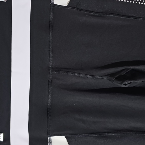 PINK Victoria's Secret Black and White High Waist Leggings. NWT Pockets. SP - Picture 2 of 10